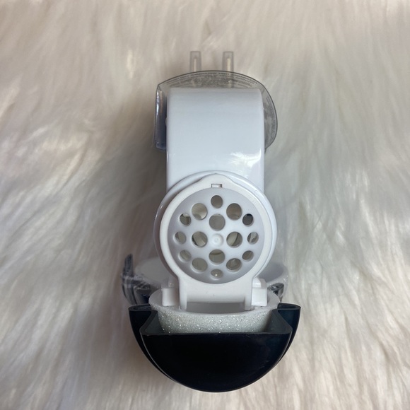 ⛄️”KNIT SNOWMAN” Wallflowers Light-Up 24/7 Scent Control Plug, BBW, NWT-Sealed - Picture 7 of 8